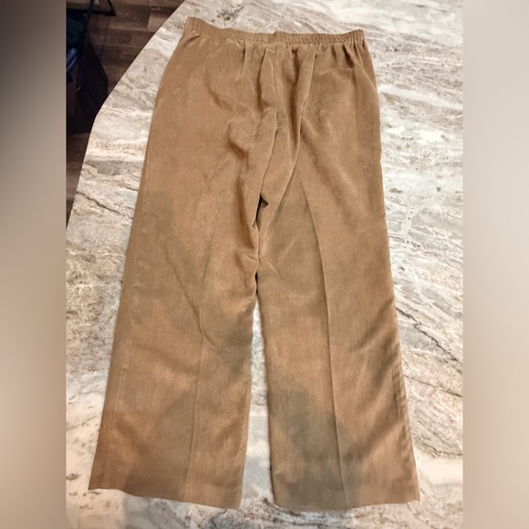 Alfred Dunner Petite 16P Pull On Pants Tan Elastic Waist Wide Leg - Picture 4 of 7